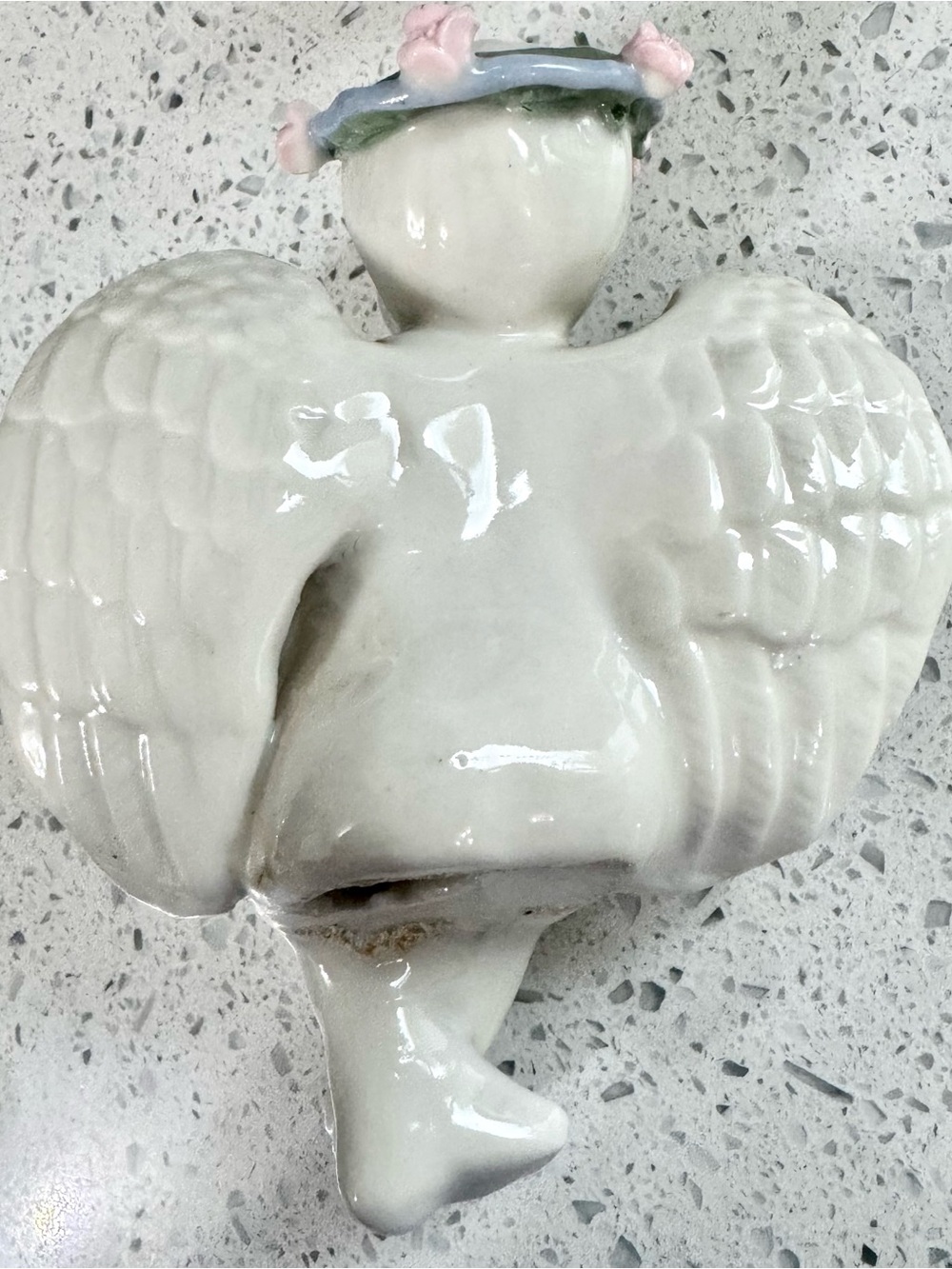 White Ceramic Sitting Cherub Angel Figurine Rose Wreath Vintage Home Decor - Picture 5 of 6